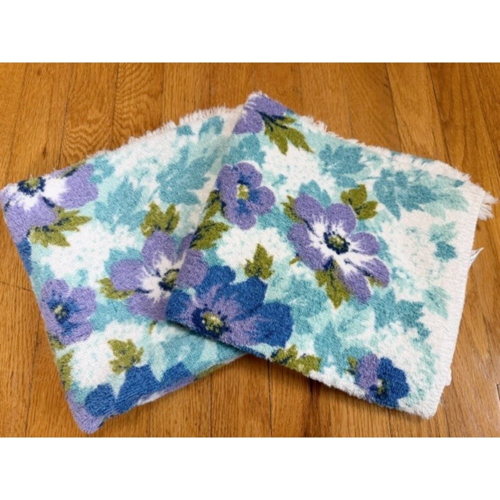 Pair‎ of vintage blue and purple floral bath towels